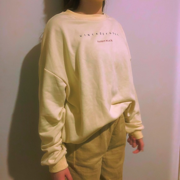 Tops | Beige Vintage Sweatshirt 